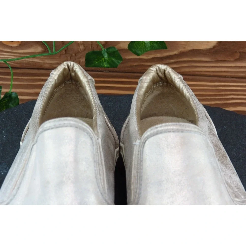 G.H. Bass & Co.‎ Size 5.5 M Champagne Round Toe Flats Synthetic Women